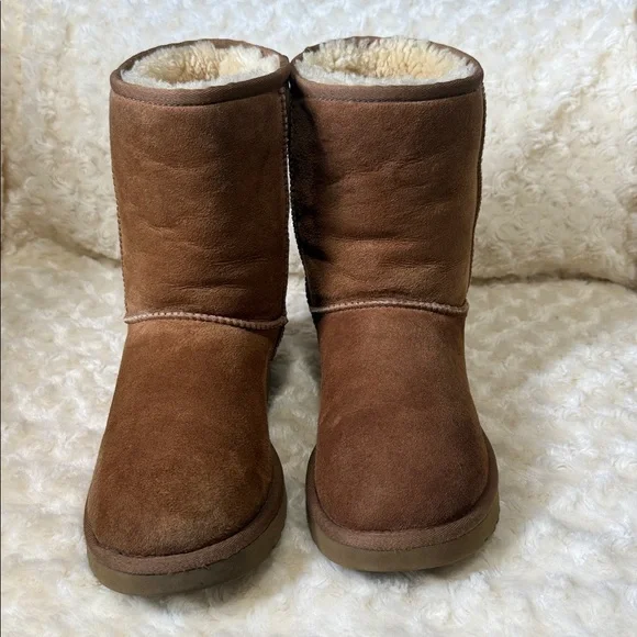 UGG CLASSIC SHORT BOOTS - Picture 3 of 11